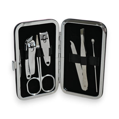 Offenes 6-teiliges Maniküre-Set in silbernem Etui mit schwarzem Innenfutter, enthält Nagelschere, -feile, -zange und ander...