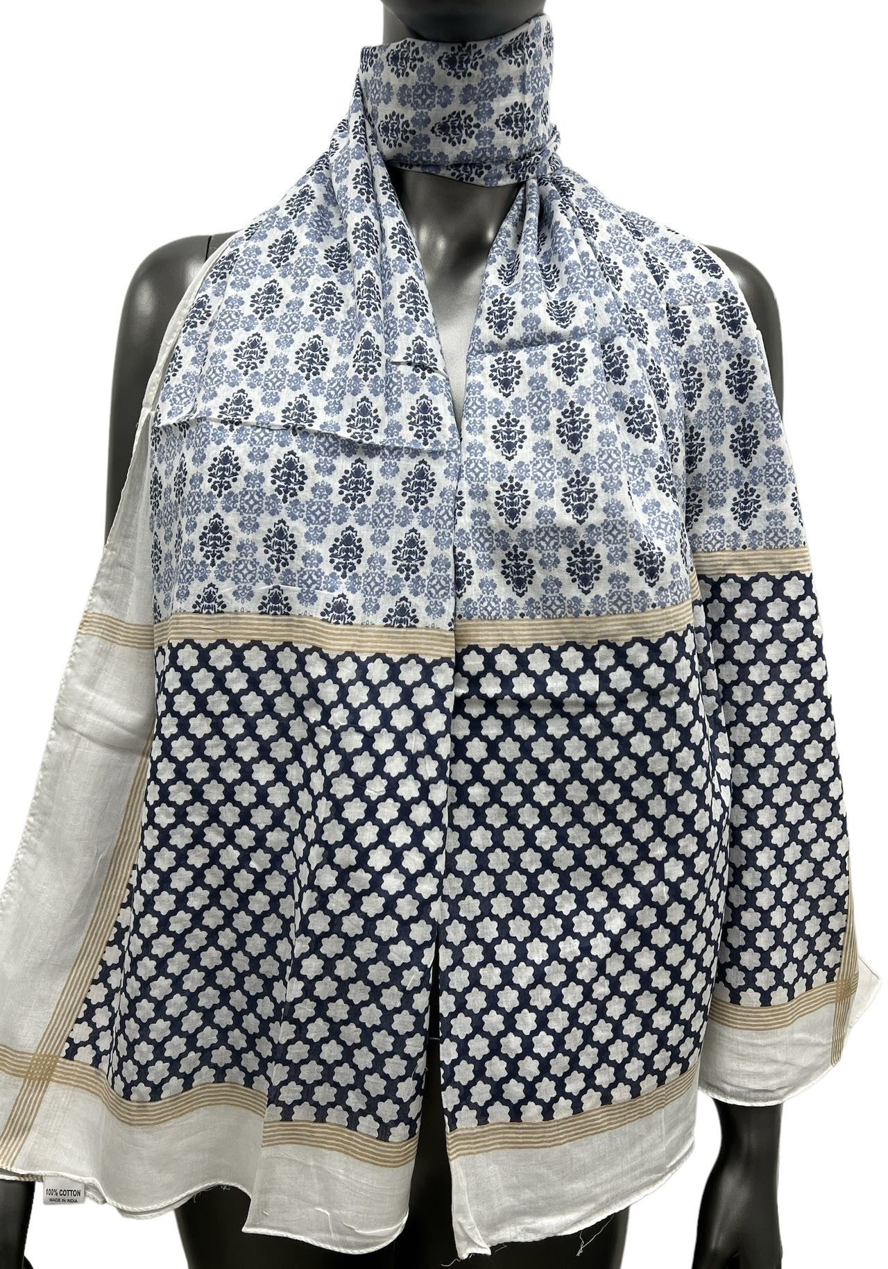 Marineblauer ethnischer Schal