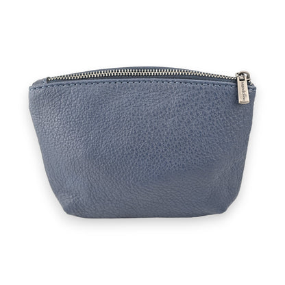 Marineblaues synthetisches Portemonnaie mit Reißverschluss, texturiertem Lederimitat und silbernem Markenanhänger