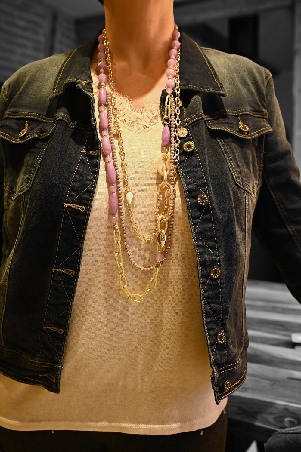 Fantasie-Mehrreihige, goldene und fliederfarbene Halskette