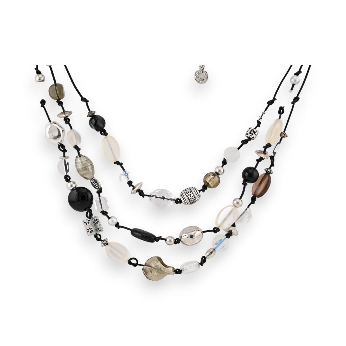 Mehrreihige Halskette mit verschiedenfarbigen Perlen und Anhängern auf schwarzen Schnüren, elegantes Modeschmuck-Design