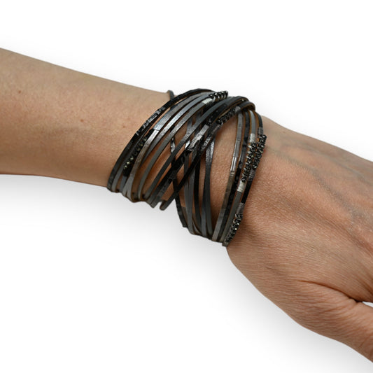 Doppeltes Lederarmband in Grau-Schwarz-Nuancen