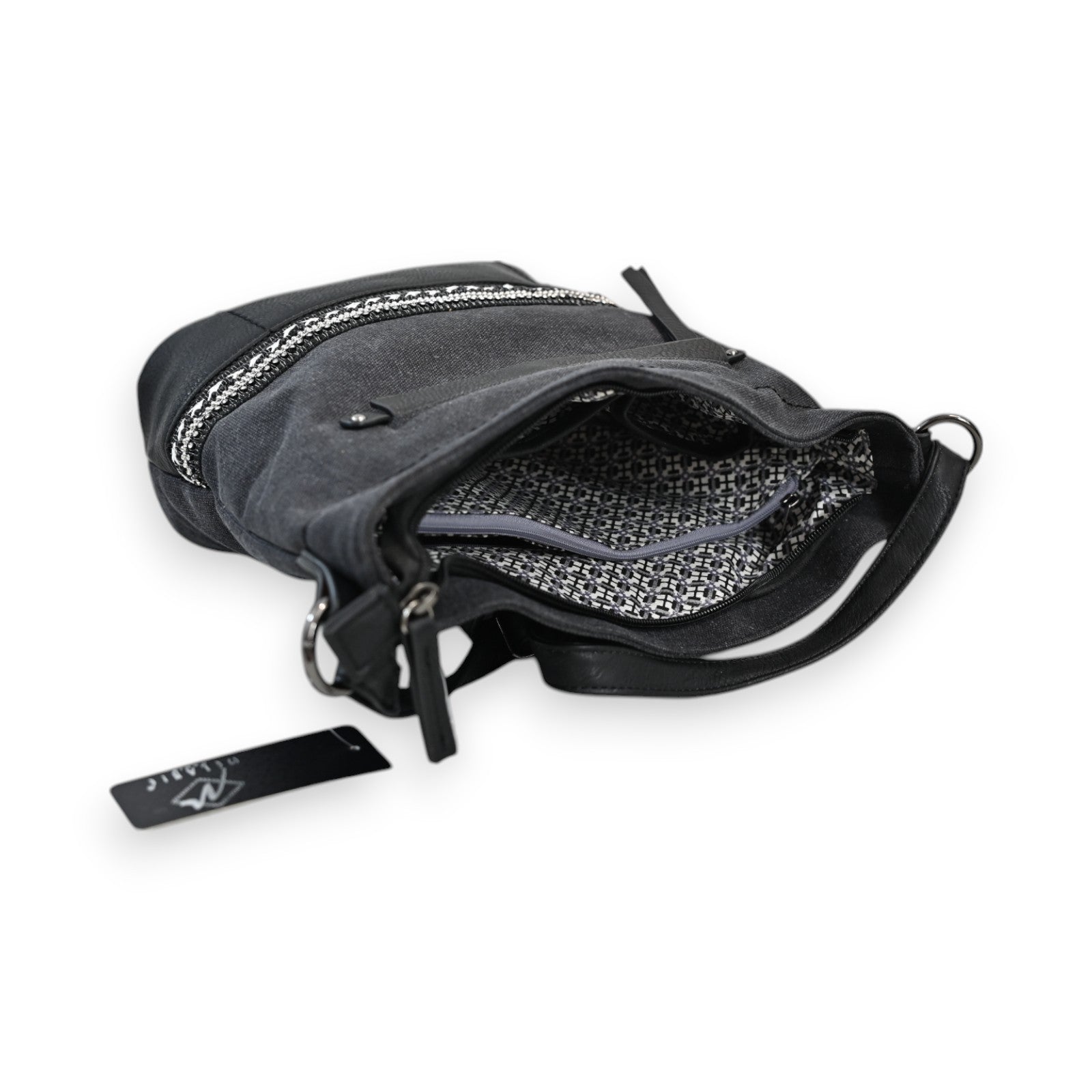 Schwarze Melanie Paris Bohème Umhängetasche aus zwei Materialien, geöffnet mit Inneneinsicht und Produktetikett