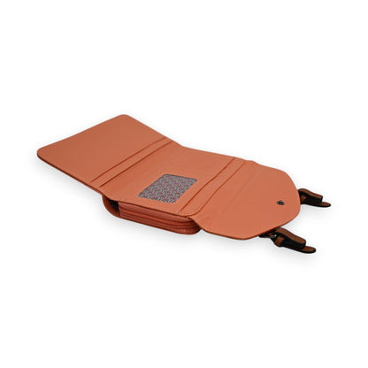 Orangefarbene Leder-Geldbörse geöffnet, mit mehreren Fächern, Reißverschluss und Glitzer-Detail im Inneren