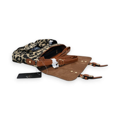 Umhängetasche mit Leopardenmuster, braunem Leder und Riemen, geöffnet mit sichtbarem Innenfutter und Etikett