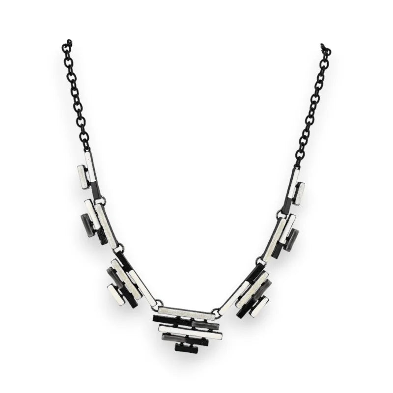 Moderne geometrische schwarz-weiße Halskette mit rechteckigen Anhängern an Kette ...