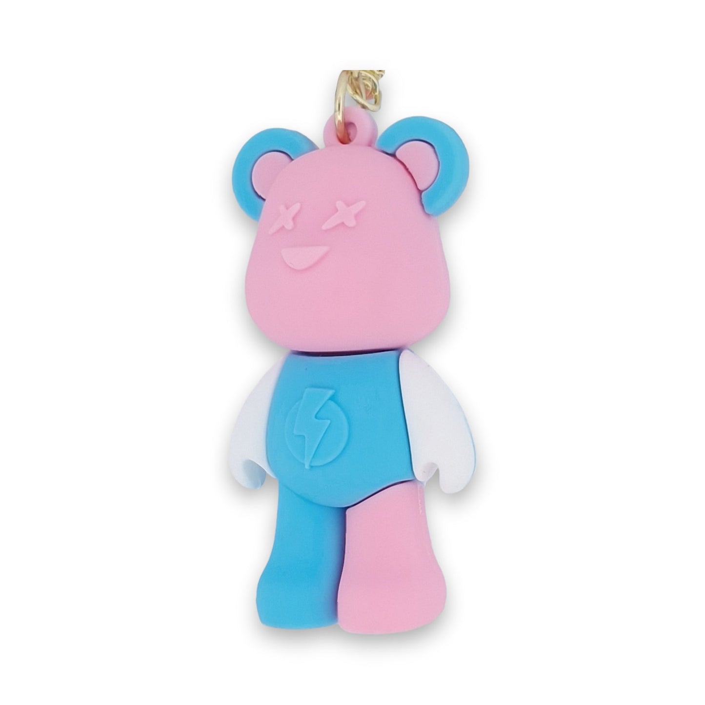 Niedlicher Bärenanhänger in Pastellrosa und Blau mit X-Augen, Lächeln und Blitzsymbol, ideal als Kuscheltier-Accessoire