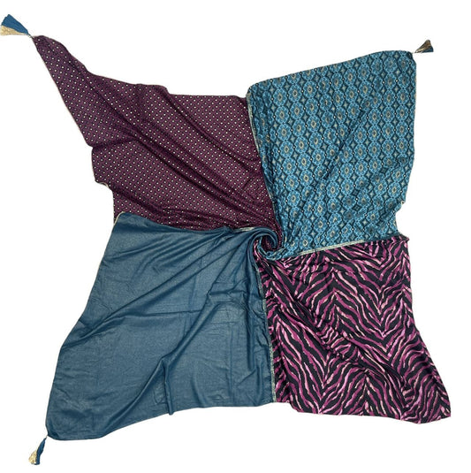 Viereckiges Patchwork-Tuch in Entenblau und Pflaumenfarben mit verschiedenen Mustern, Multifunktional, Quasten an den Ecken