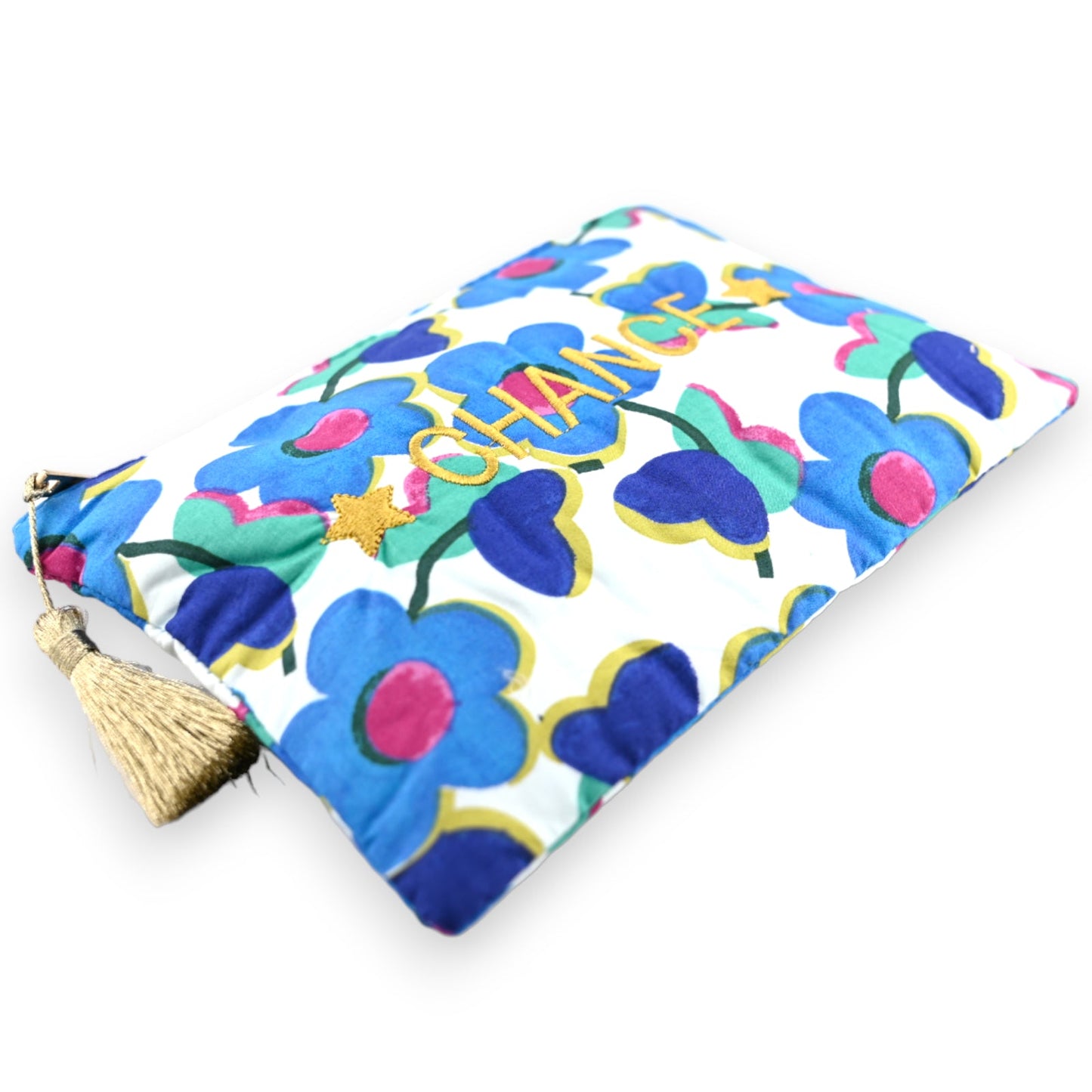Bunte Clutch mit Blumenmuster, 'CHANCE'-Schriftzug und Quaste. Blau, Pink, Grün auf weißem Grund. Modisches Accessoire.