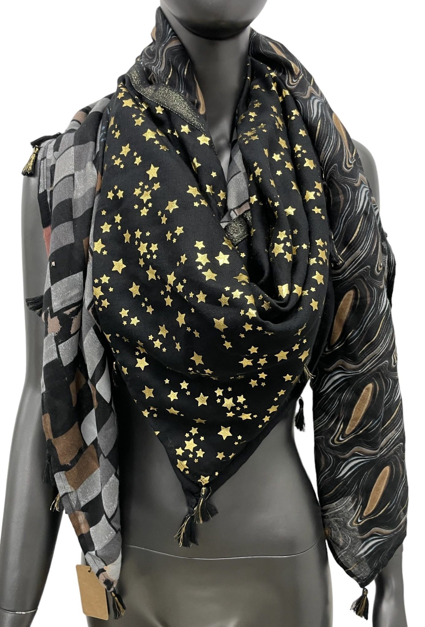Quadratisches Patchwork-Tuch mit goldenen Sternen und schwarzen Design-Formen