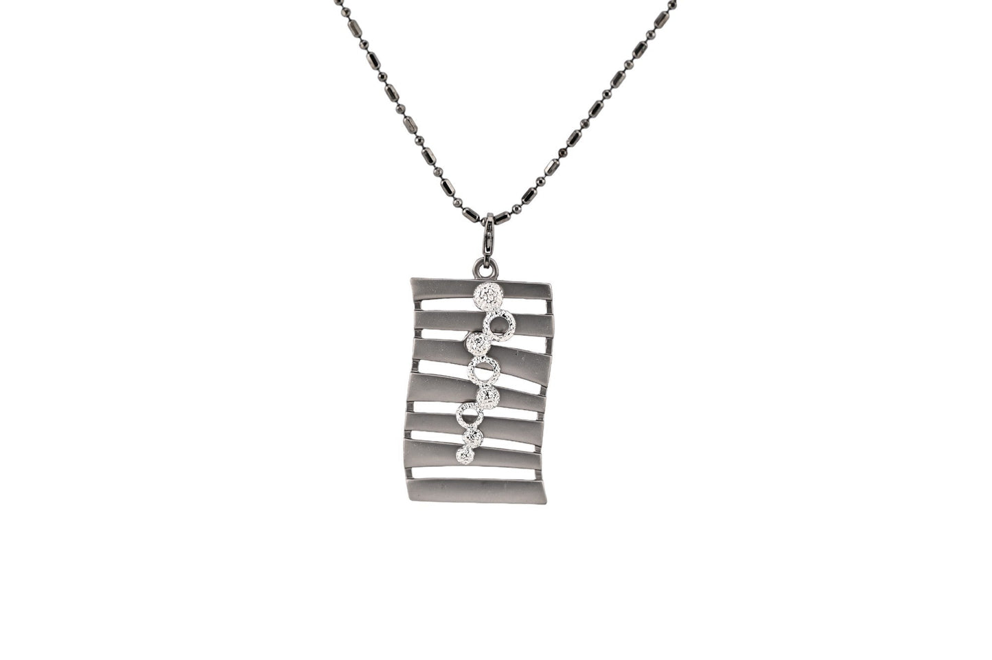 Rechteckiger Design-Anhänger mit Streifen und Kristallen an grauer Kette, moderner Schmuck von Ikita