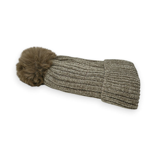 Warme Rippensamt-Mütze in Taupe mit flauschigem Bommel, gestrickt und mit Fleecefutter für Winterkomfort