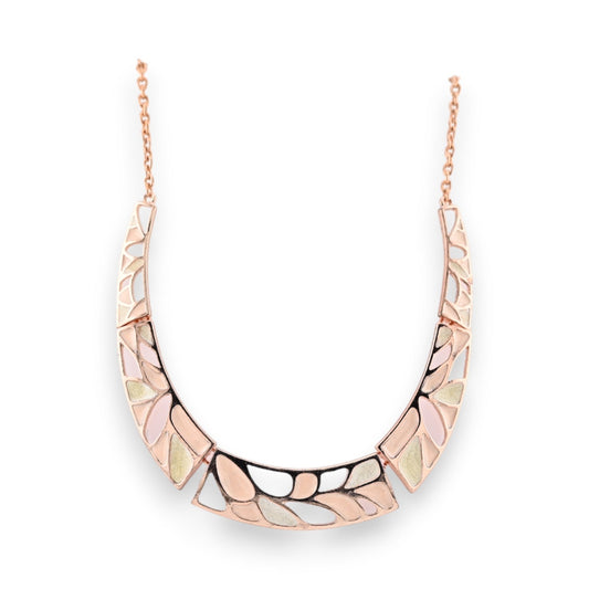Elegante Halskette mit Mosaikdesign in Rosé-Kupfer, Halbmondform mit bunten Einlagen, an feiner Kette