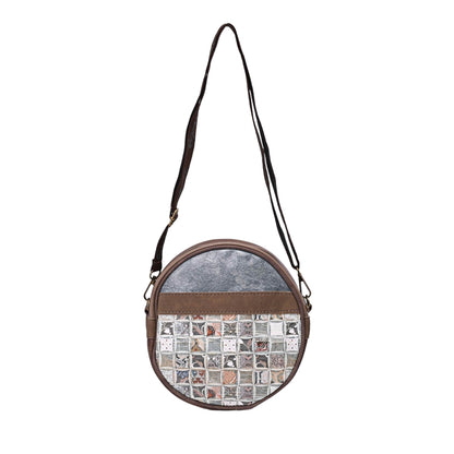Runde Umhängetasche mit Tauben-Mosaik-Design, braunem Leder und grauem Filz, verstellbarer Schulterriemen