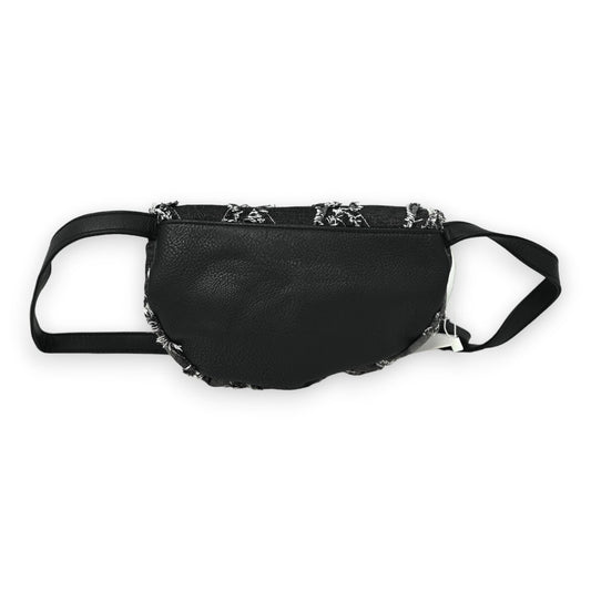 Schwarze Bauchtasche aus Leder mit Jeans-Akzenten, verwaschener Look, verstellbarer Schulterriemen, modisches Accessoire