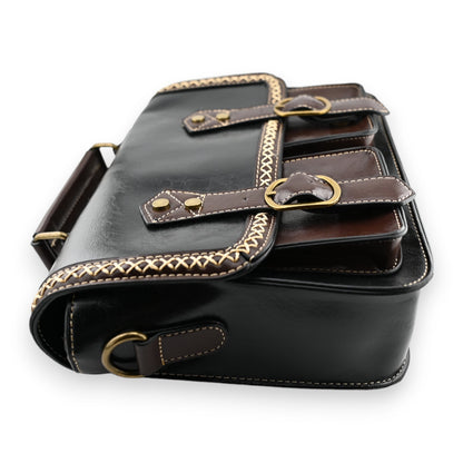 Schwarze und braune Vintage-Aktentasche aus Leder mit goldenen Schnallen und dekorativer Naht, seitliche Ansicht