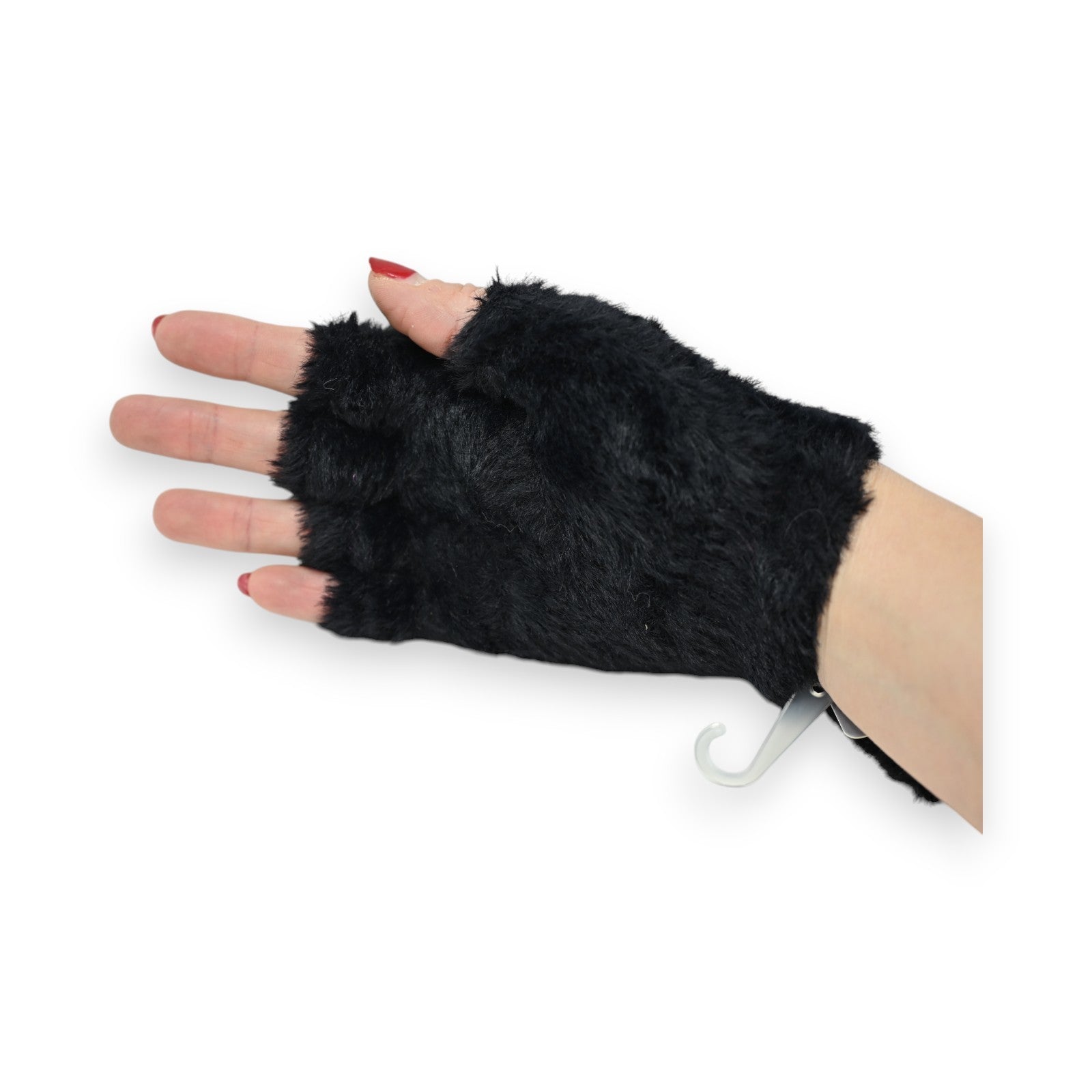 Schwarzer flauschiger Handschuh ohne Fingerspitzen mit Klappe, rote Nägel sichtbar, Haken zum Befestigen