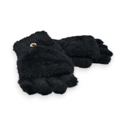 Flauschige schwarze Handschuhe aus Kunstpelz mit goldener Öse, konvertierbar, auf weißem Hintergrund