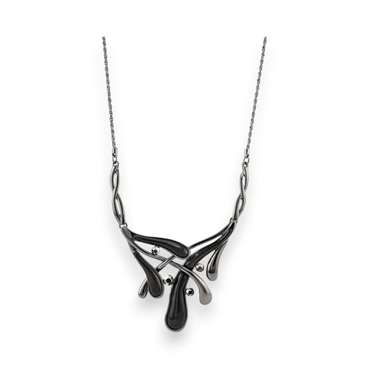Elegante Halskette mit geschwungenem Medaillon in Schwarz und Silber, modernes Design, feine Kette