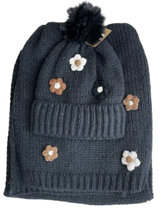 Schwarzes Mützen- und Schalset mit gestickten Blumen