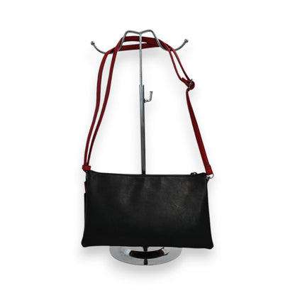 Schwarze Umhängetasche mit rotem Riemen auf Metallständer, modernes Design für Damen, elegante Clutch
