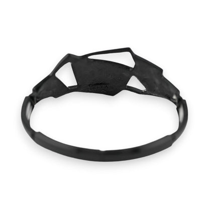 Schwarzes elastisches Armband mit geometrischem Design und dreieckigen Ausschnitten, Marke Ikita sichtbar