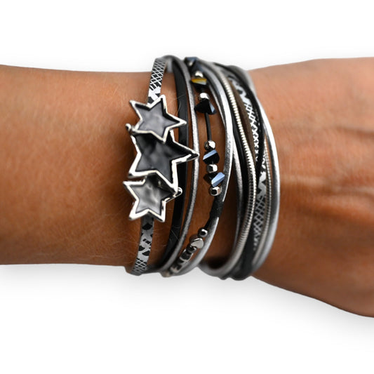 Armband mit 2 Umdrehungen schwarzer Sterne