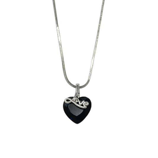 Silbernes Fantasie-Halsband mit erhabenem Herzen aus schwarzem Stein LOVE