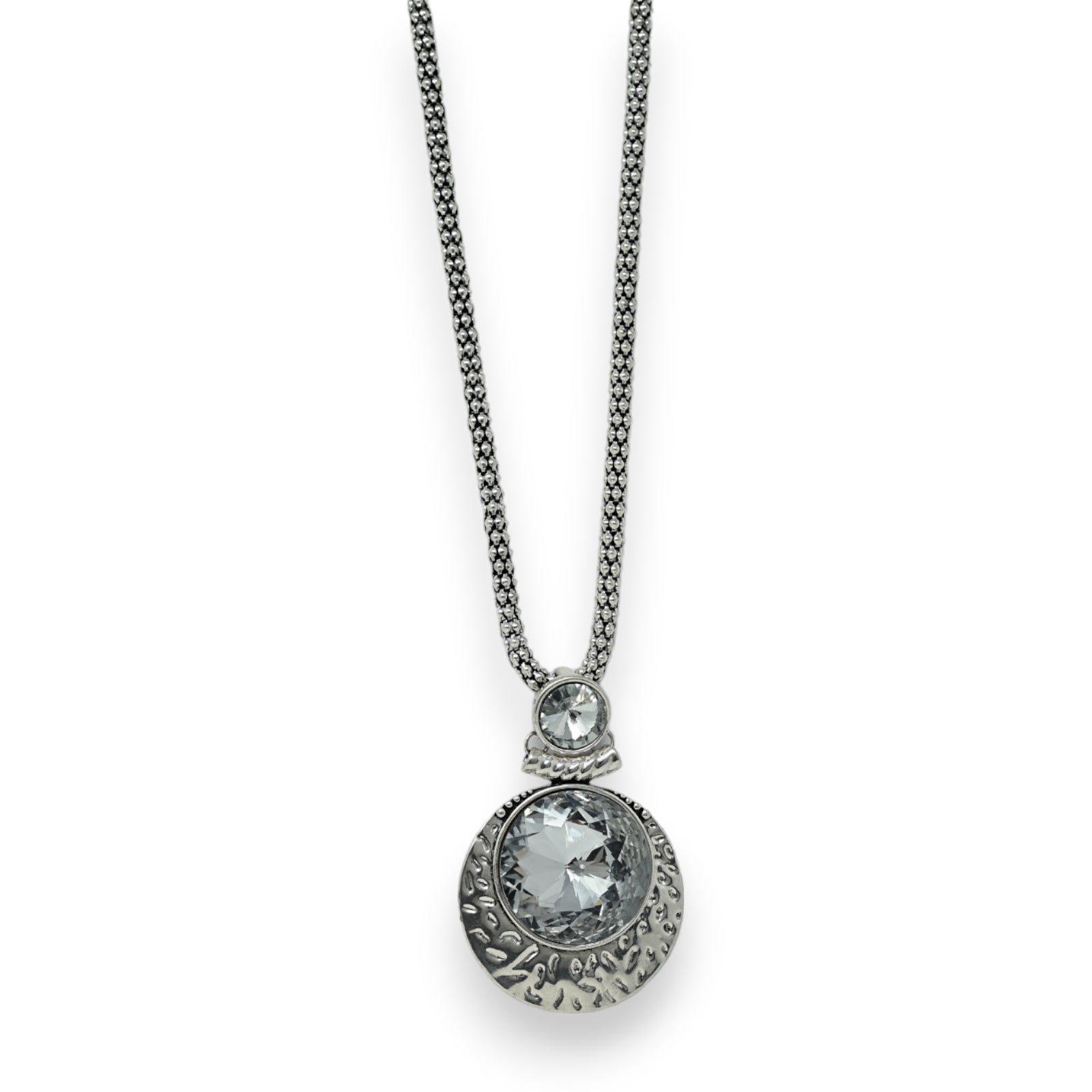 Langer silberner Halsreif mit rundem Kristall-Anhänger, elegantes Design, funkelnder Edelstein-Schmuck