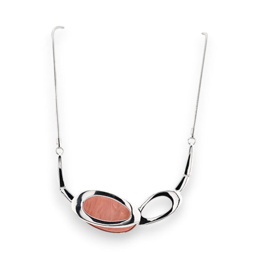 Elegante Halskette mit ovalen Silberanhängern und einem rosa Stein, modernes Design für Damen