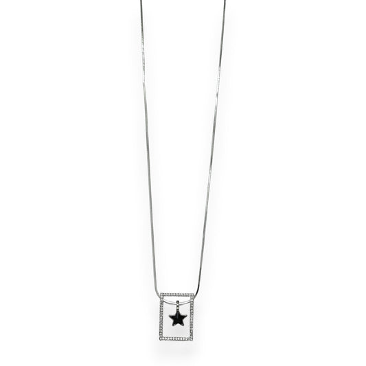 Lange silberne Halskette mit rechteckigem Anhänger, verziert mit Kristallen und schwarzem Stern-Charm
