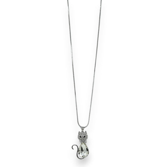 Elegante Halskette mit Katzenanhänger aus glitzernden Steinen, tropfenförmiger Kristall als Körper, silberne Kette