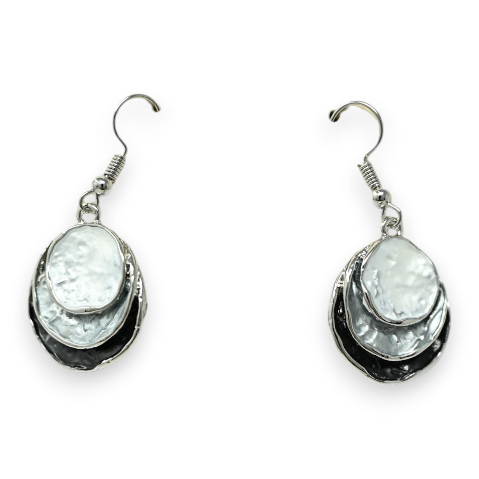 Elegante Ohrringe mit dreischichtigen ovalen Anhängern in Silber, Weiß und Schwarz, modernes Design