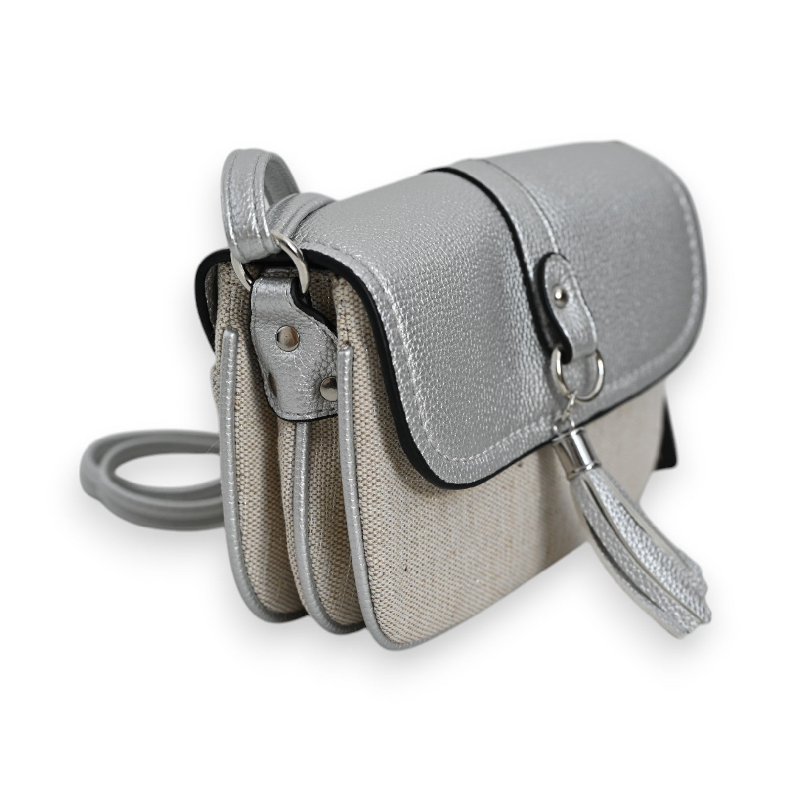 Elegante Umhängetasche aus Leinen und silbernem Leder, kompakt und stilvoll, mit mehreren Fächern und Schulterriemen