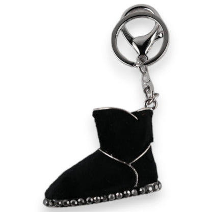 Silberner Schlüsselanhänger mit schwarzem Schuh-Anhänger, verziert mit glänzenden Steinen am Rand der Sohle