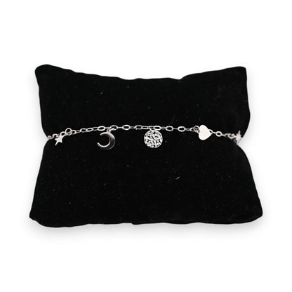 Armband aus silbernem Stahl mit fantasievollen Anhängern