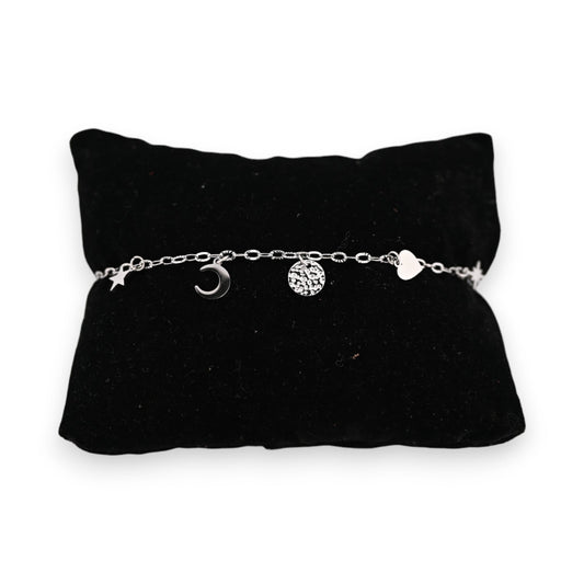 Armband aus silbernem Stahl mit fantasievollen Anhängern