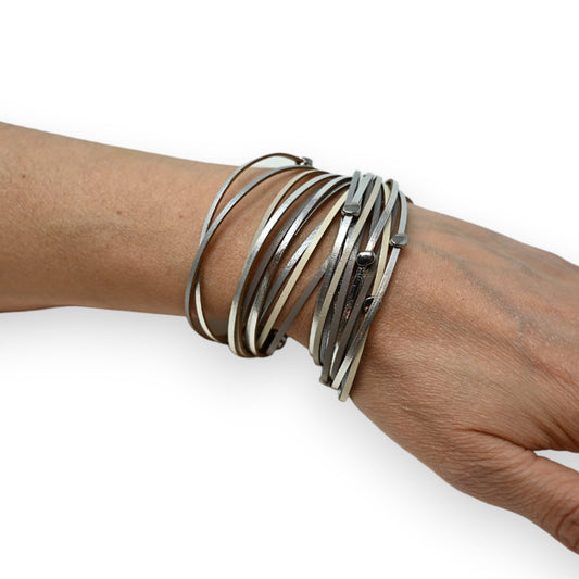 Doppeltes Lederarmband silberfarben