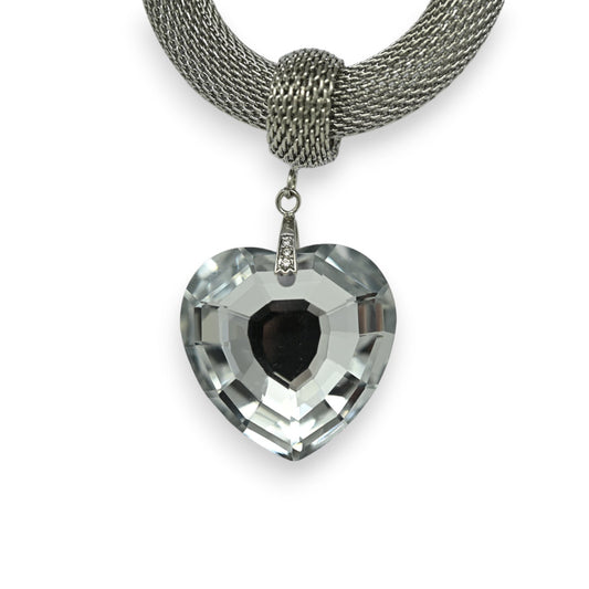 Silbernes Collier mit facettiertem Kristallherz-Anhänger, eleganter Schmuck mit glänzendem Edelstein-Charm