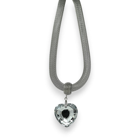 Silbernes Fantasie-Halsband mit großem Facettenschliff funkelndem Herzen