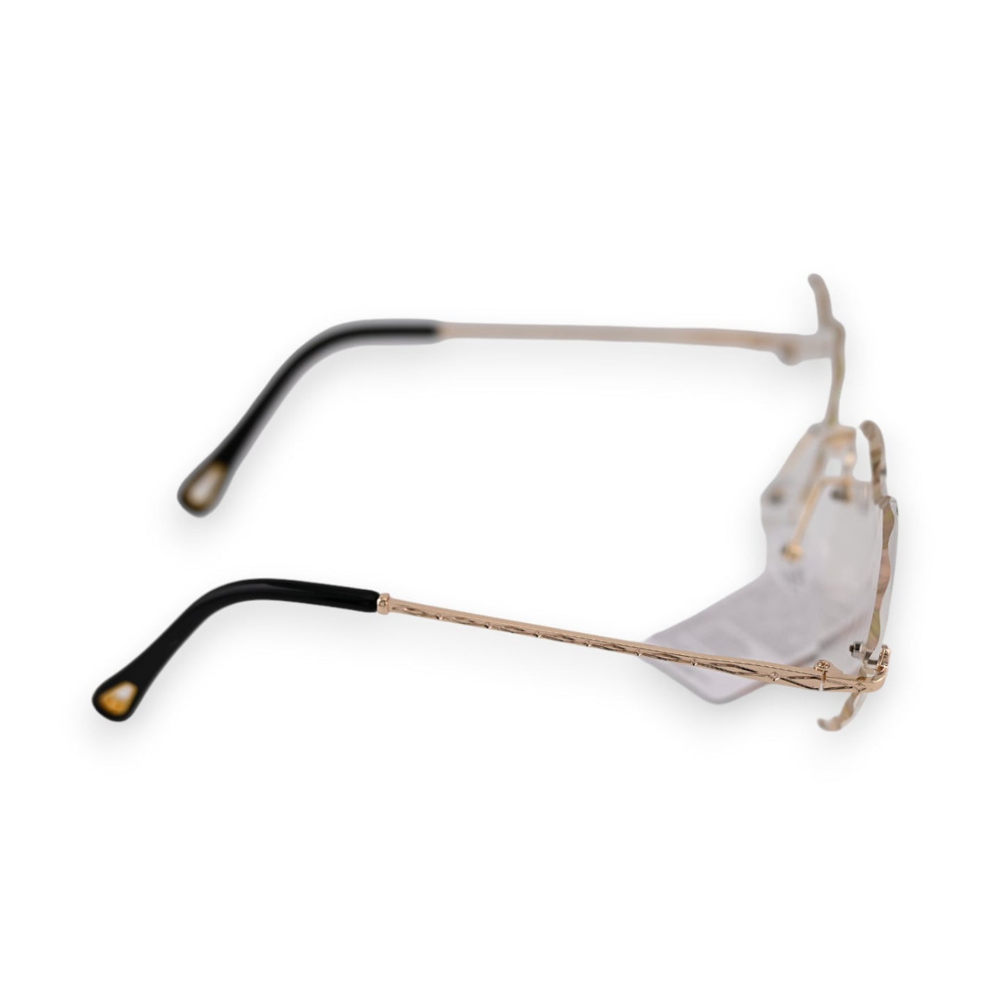 Transparente weiße Herzbrille mit goldenem Rahmen und schwarzen Bügeln, seitliche Ansicht auf weißem Hintergrund