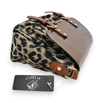 Elegante Umhängetasche mit Leopardenmuster, braunem Leder und Metalldetails, inklusive Marken-Etikett