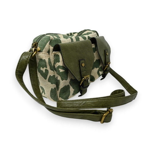 Militärgrüne Umhängetasche mit Camouflage-Muster, Lederelementen und verstellbarem Schulterriemen