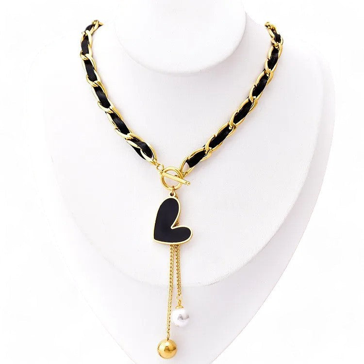 Asymmetrische Herz-Halskette in Gold und Schwarz