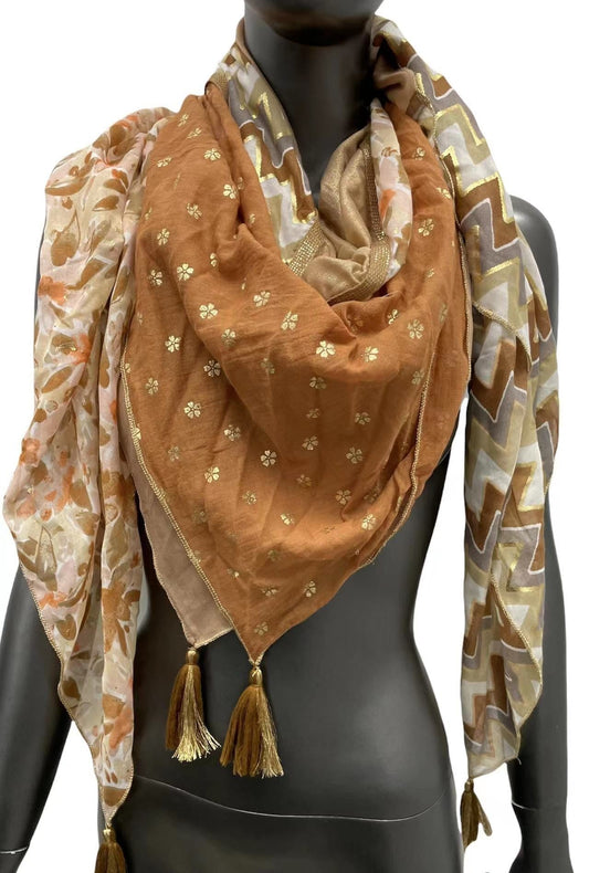 Vierseitiges verblassendes Schal in Camel