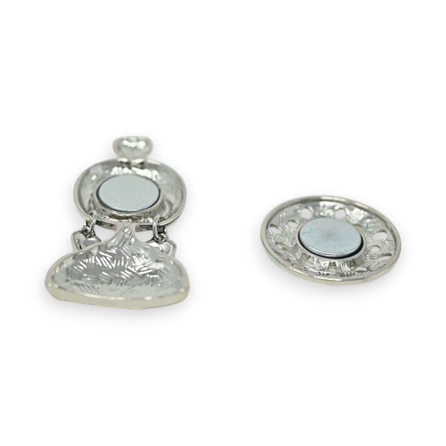 Vintage Silber-Brosche in Brillenform mit rundem Magnet und dekorativer Handtasche als Anhänger, Damenmode-Accessoire