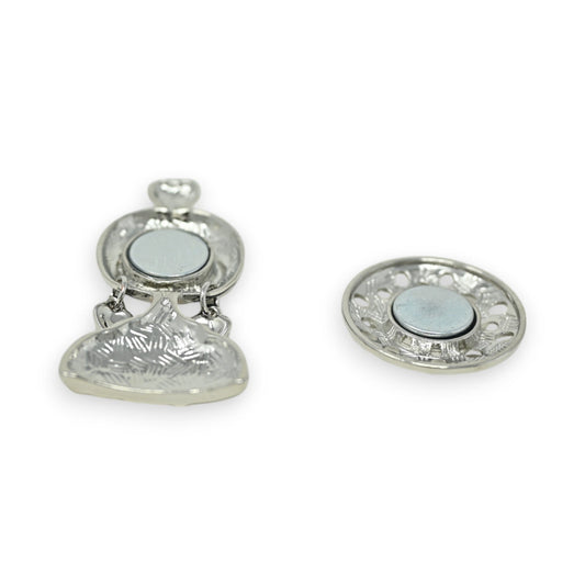 Vintage Silber-Brosche in Brillenform mit rundem Magnet und dekorativer Handtasche als Anhänger, Damenmode-Accessoire