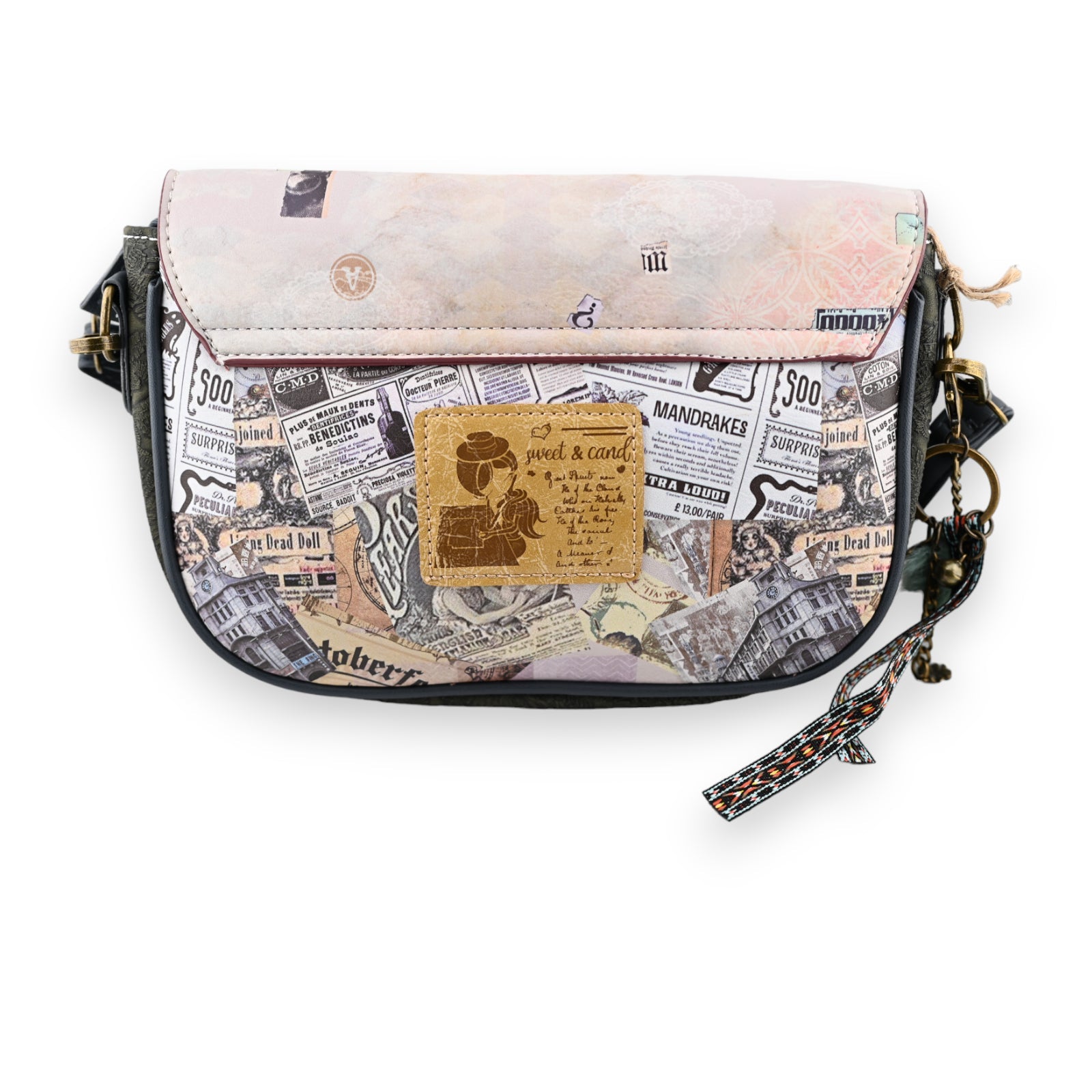 Vintage-Schultertasche mit Zeitungsdesign, goldenem Etikett und Aufschrift 'Sweet & Candy', Retro-Stil, Crossbody-Tasche