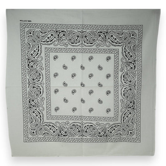 Weißes Bandana mit klassischem Paisley-Muster und dekorativer Bordüre, quadratisches Tuch für vielseitige Verwendung