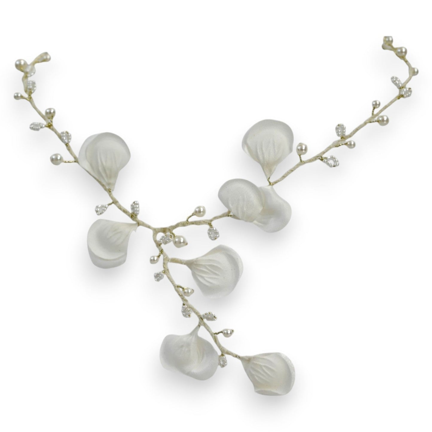 Halskette mit weißen Rosenblüten - Elegantes Hochzeitsaccessoire